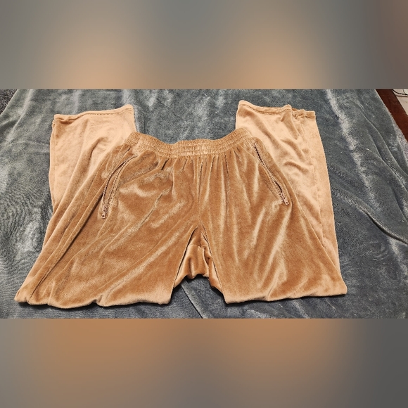 Skims Velour Joggers - Picture 5 of 7